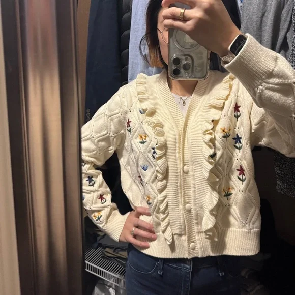 Sweater - Picture 1 of 3